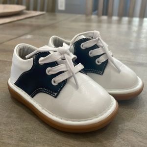 EUC Wee Squeak Navy/White Saddle Shoes Sz 6